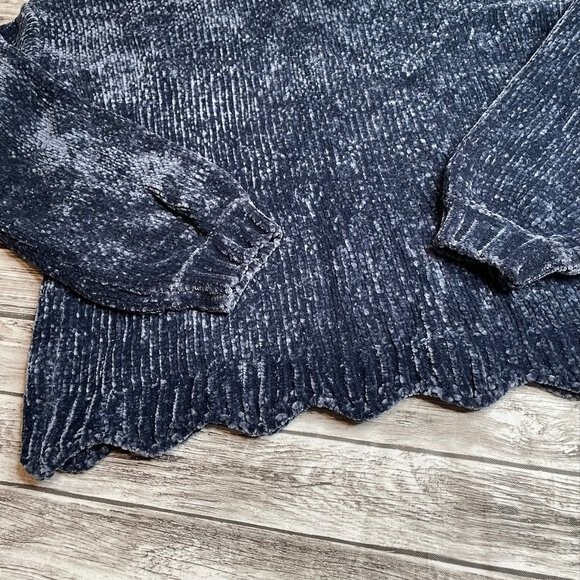 Unbranded Chenille Long Sleeved Dusty Blue Sweater with Scalloped Hem Small SM S - Picture 5 of 10